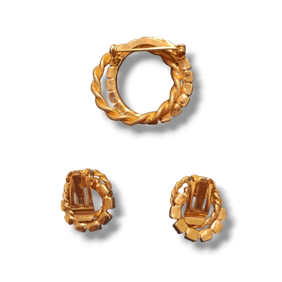 Vtg Unsigned Gold Tone & Red Rhinestone Double Circle Brooch & Earring Set - Picture 2 of 8